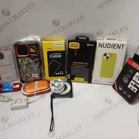 LOT OF APPROXIMATELY 20 PHONE ACCESSORIES AND ELECTRICALS TO INCLUDE GLASS SCREEN PROTECTORS, 10000MAH PORTABLE POWER BANK, USB TO LIGHTNING CONNECTOR, ETC