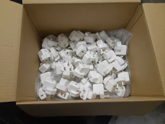 BOX OF APPROX 95 APPLE TRAVEL ADAPTOR PLUGS