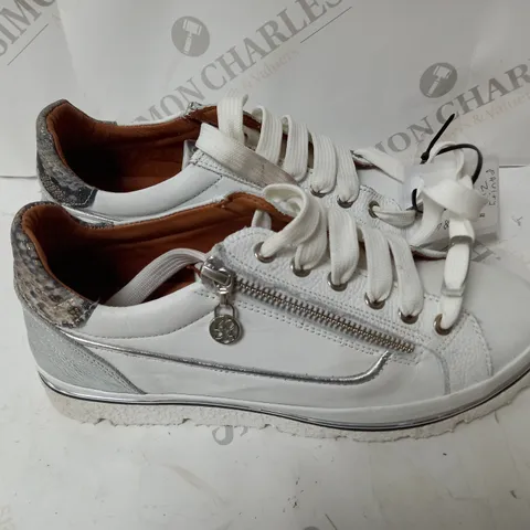 PAIR OF MODA IN PELLE ARIELA TRAINERS WHITE SIZE 5