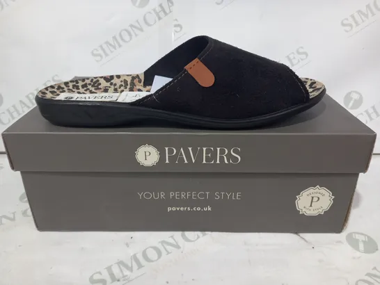 BOXED PAIR OF PAVERS OPEN TOE SANDALS IN BLACK/LEOPARD PRINT EU SIZE 38