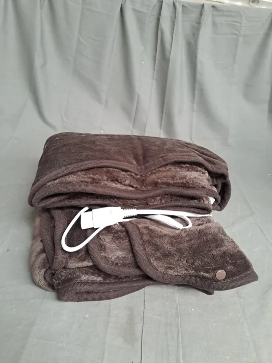 BOXED COZEE HOME FAUX FUR HEATED THROW IN CHOCOLATE