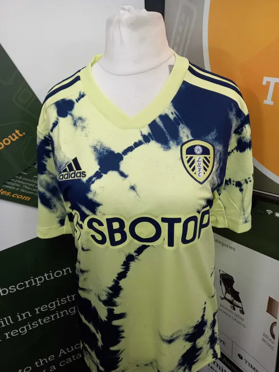 LEEDS UNITED AWAY SHIRT SIZE M