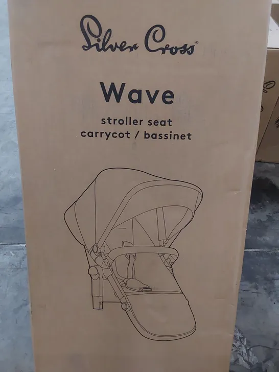 BOXED SILVER CROSS WAVE STROLLER SEAT & CARRY COT INDIGO