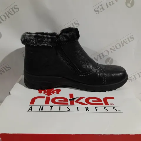 BOXED PAIR OF RIEKER ANKLE BOOTS WITH FUR CUFF IN BLACK - SIZE 6.5
