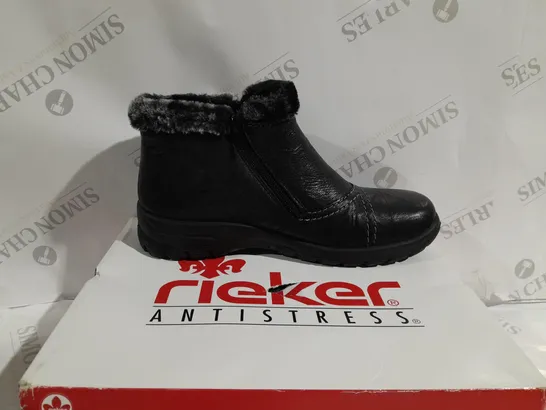 BOXED PAIR OF RIEKER ANKLE BOOTS WITH FUR CUFF IN BLACK - SIZE 6.5