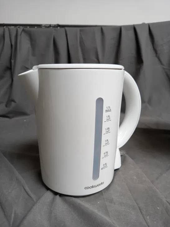 BOXED WHITE 1.7L KETTLE 