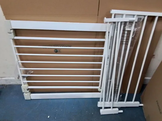 WHITE METAL SAFETY GATE