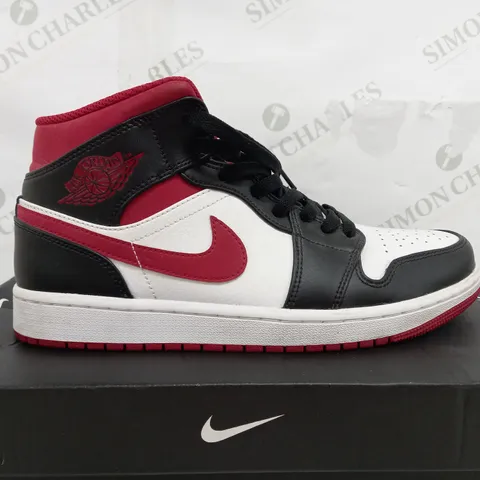 BOXED PAIR OF NIKE AIR JORDAN 1'S IN BLACK & RED - UK 8