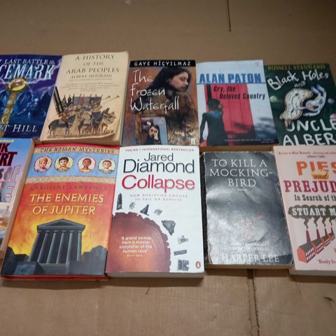 LOT OF APPROXIMATELY 23 ASSORTED BOOKS