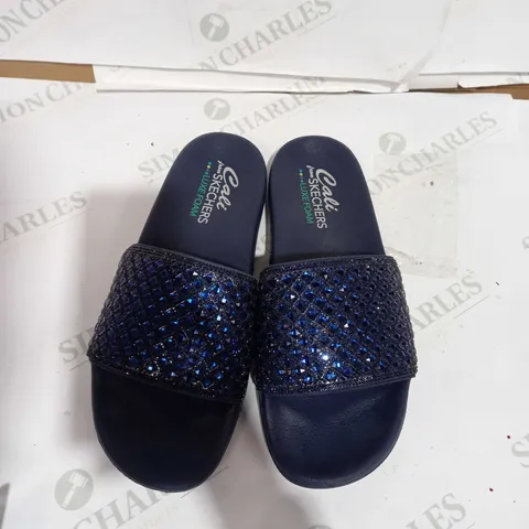 SKECHERS POP UPS SLIDE SANDAL - SIZE UK 8