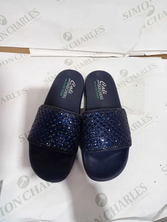 SKECHERS POP UPS SLIDE SANDAL - SIZE UK 8