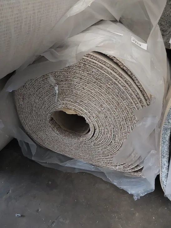 LARGE ROLL OF QUALITY CARPET // SIZE UNSPECIFIED 