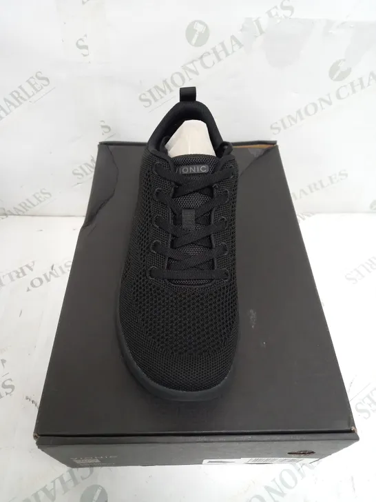 BOXED VIONIC BLACK TRAINER  SIZE 7 