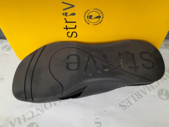 STRIVE BLACK SANDLES SIZE 8