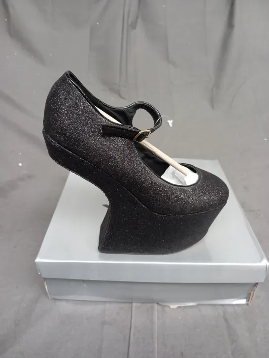 BOX OF APPROXIMATELY 10 BOXED BLACK GLITTER HIGH HEEL SHOES IN VARIOUS SIZES