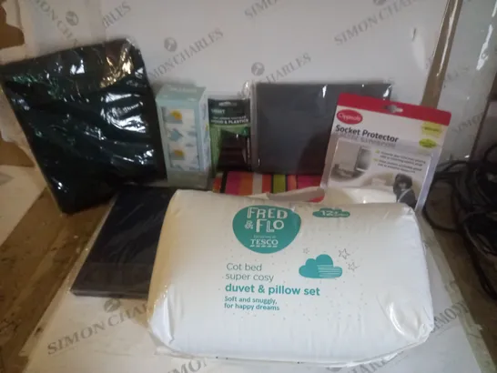 LARGE QUANTITY OF ASSORTED ITEMS TO INCLUDE CLIPPASAFE SOCKET PROTECTOR, FRED & FLOR COT BED DUVET & PILLOW SET, SMART JAPANESE TOOTH BLADE, ETC