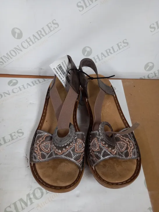 RIEKER EMBELISHED SANDAL SIZE 4