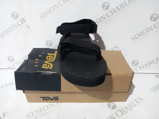 BOXED PAIR OF TEVA OPEN TOE FLATFORM SANDALS IN BLACK UK SIZE 5