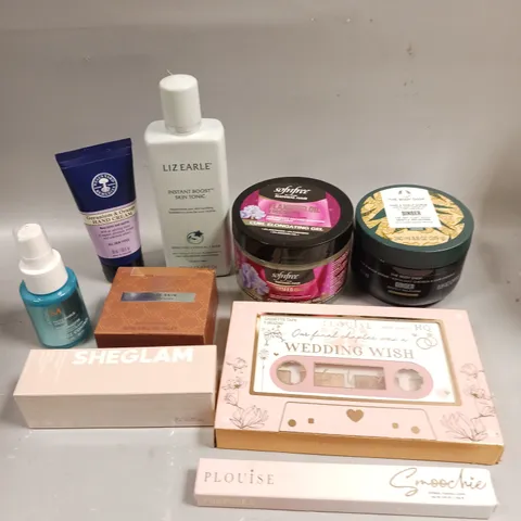 APPROXIMATELY 20 ASSORTED HEALTH & BEAUTY PRODUCTS TO INCLUDE CURL ELONGATING GEL, LIZ EARLE SKIN TONIC, P.LOUISE MAKE-UP ETC 