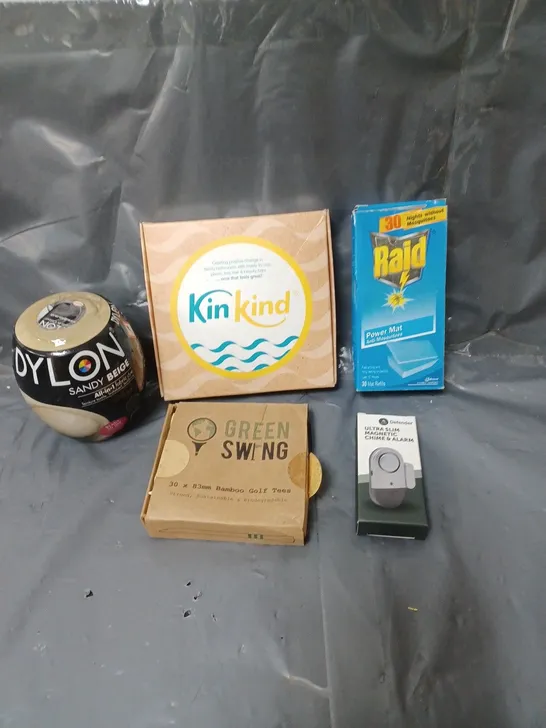 BOX OF APPROXIMATELY 15 ASSORTED HOUSEHOLD ITEMS TO INCLUDE FABRIC DYE, WINDOW ALARM AND GOLF TEES 