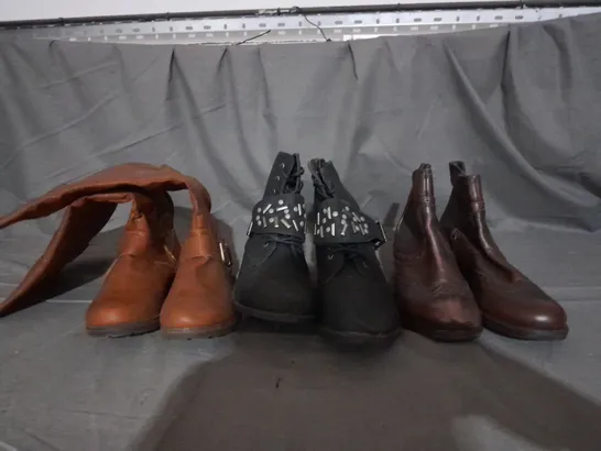 APPROXIMATELY 10 PAIRS OF ASSORTED WOMEN SHOES IN VARIOUS STYLES AND SIZES 