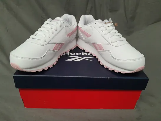 BOXED PAIR OF REEBOK ROYAL REWIND RUN SHOES IN WHITE/PINK UK SIZE 3