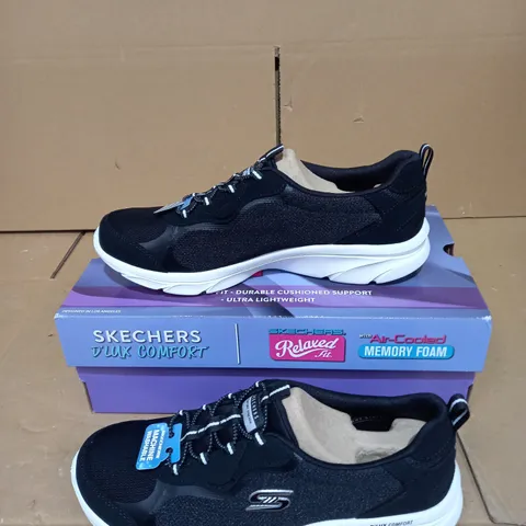 SKECHERS RELAXED FIT BLACK/WHITE WOMENS TRAINERS - SIZE 5.5