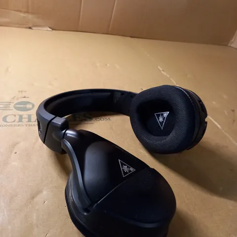 BLACK TURTLE BEACH WIRELESS HEADPHONES 