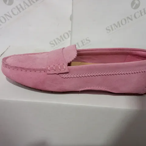 BOXED PAIR OF CLARKS PINK SEUDE LOAFERS - SIZE 4