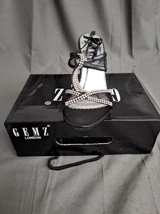 BOXED LOT OF 12 PAIRS OF GEMZ LONDON LADIES SANDALS BLACK. VARIOUS SIZES