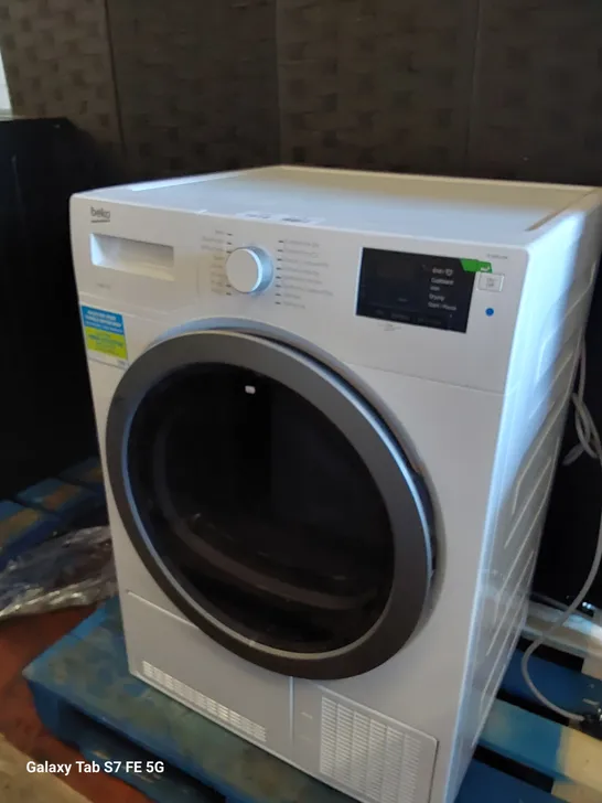 BEKO 8Kg CONDENSER TUMBLE DRYER WHITE DCX83120W