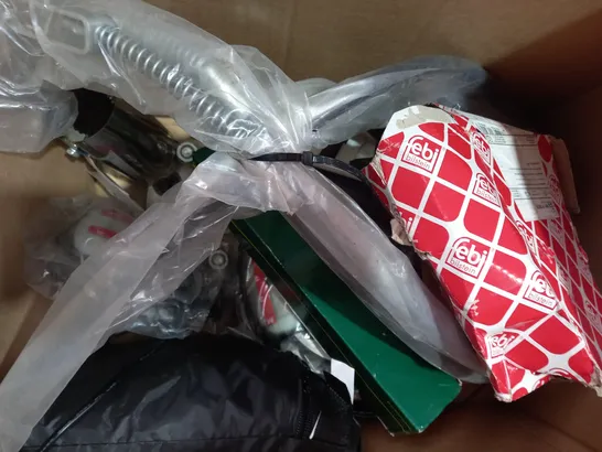 BOX OF APPROXIMATELY 8 ASSORTED CAR AND VEHICLE PARTS AND ACCESSORIES TO INCLUDE FLOOR MATS, MOUNTAIN GE1 EVO SLIM GRIPS, RENAULT SPORT BADGE, ETC