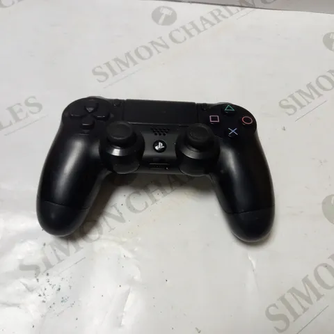PLAYSTATION 4 CONTROLLER
