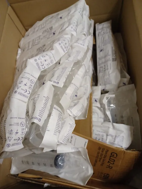 BOX OF APPROXIMATELY 60 DISPOSABLE PLASTIC SYRINGES 