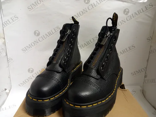 DR MARTENS SINCLAIR PLATFORM SOFT LEATHER BOOT WITH ZIP DETAIL - BLACK SIZE 5