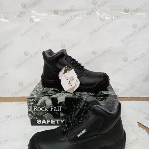 BOXED OF BRAND NEW ROCK FALL SAFETY BOOTS SIZE 6