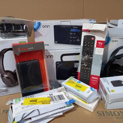 LOT OF ASSORTED ITEMS TO INCLUDE BLACKWEB POWER BANK, ONE FOR ALL UNIVERSAL REMOTE, ONN WIRELESS HEADPHONES, ONN TRUE WIRELESS EARBUDS, ONN AM/FM RADIO, ETC