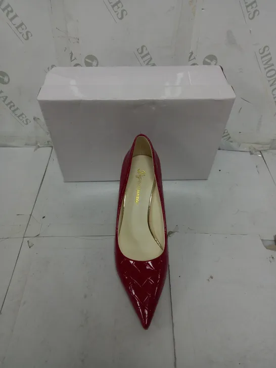 BOXED PAIR OF LIGUANNIXIE RUBY RED POINTED HEELS SIZE 39