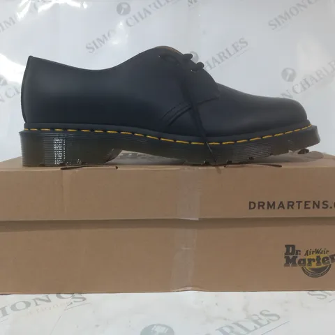 BOXED PAIR OF DR MARTENS 1461 LACE UP SHOES IN BLACK UK SIZE 8
