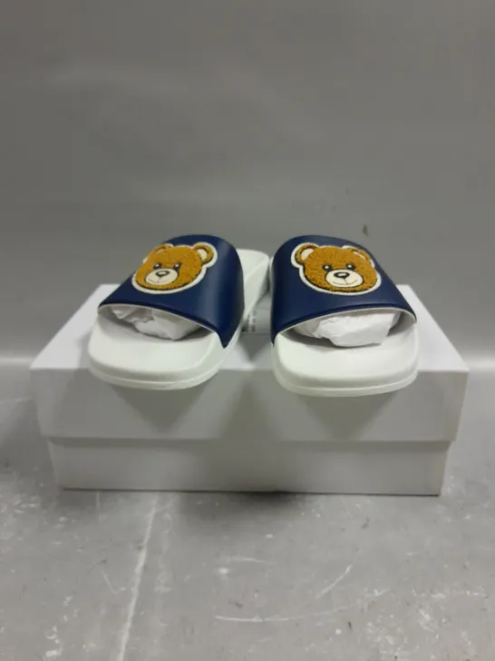 BOXED PAIR OF MOSCHINO TEDDY BEAR OPEN TOE SLIDES - 5.5