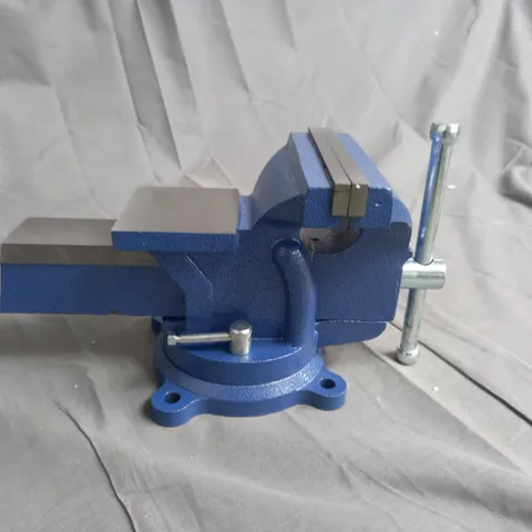 BENCH VICE WITH HANDLE