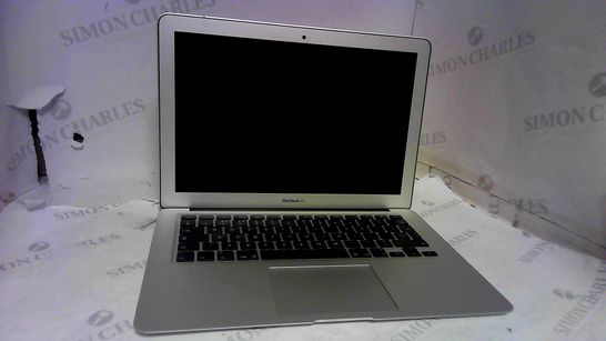 SILVER APPLE MACBOOK AIRCORE I5 1.6 13 INCH (2015) 4GB