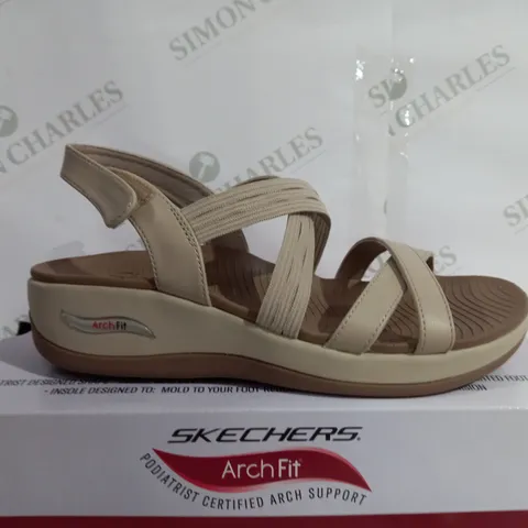 BOXED PAIR OF SKECHERS ARCHFIT HEELED OPEN TOE SANDALS - SIZE 6