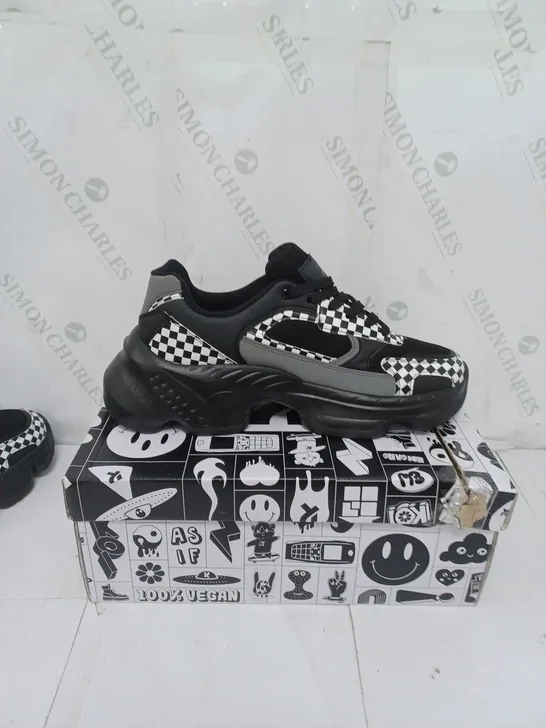 KOI FOOTWEAR MENS BLACK FORMATION CHEQUERED ATOMIC TRAINERS SIZE 11