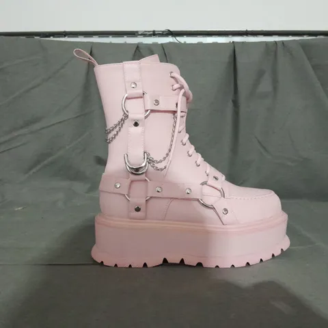 PAIR OF KOI BOOTS IN PINK SIZE 6