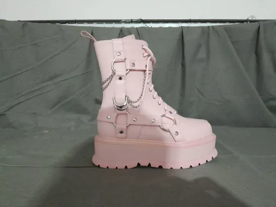 PAIR OF KOI BOOTS IN PINK SIZE 6