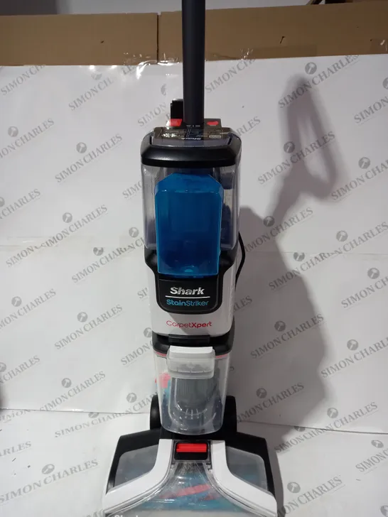 BOXED SHARK CARPET XPERT DEEP CARPET CLEANER & BUILT IN STAIN STRIKER EX200UK