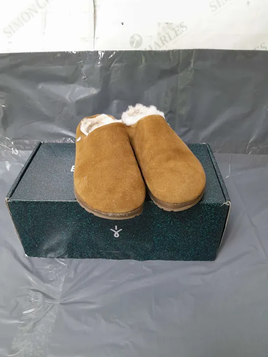 EMU AUSTRALIA SUEDE SLIPPERS SHEEPSKIN LINING CHESTNUT SIZE 7