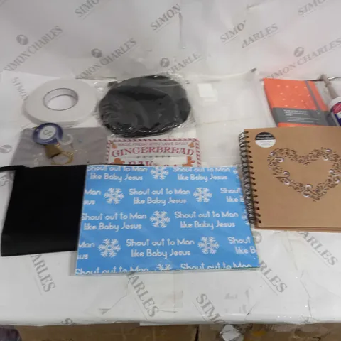 APPROXIMATELY 10 ASSORTED HOUSEHOLD GOODS TO INCLUDE GINGERBREAD SIGN, NOTEPADS, AND PENCIL CASES ETC. 