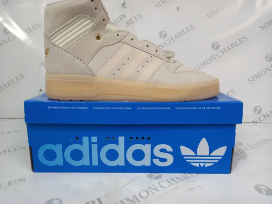 BOXED PAIR OF ADIDAS RIVALRY HI SHOES IN CREAM/GREY UK SIZE 11.5